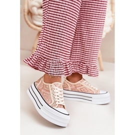 Alacsony női cipők a platformon rózsaszínű 2