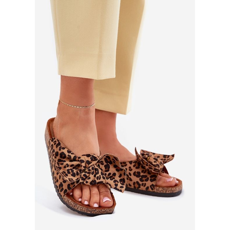 A női papucs lepattant egy parafa talpon egy íj tálral barna 1