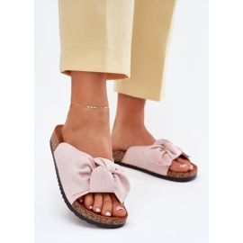 A női papucs a parafa talpon világos rózsaszín íjjal 2