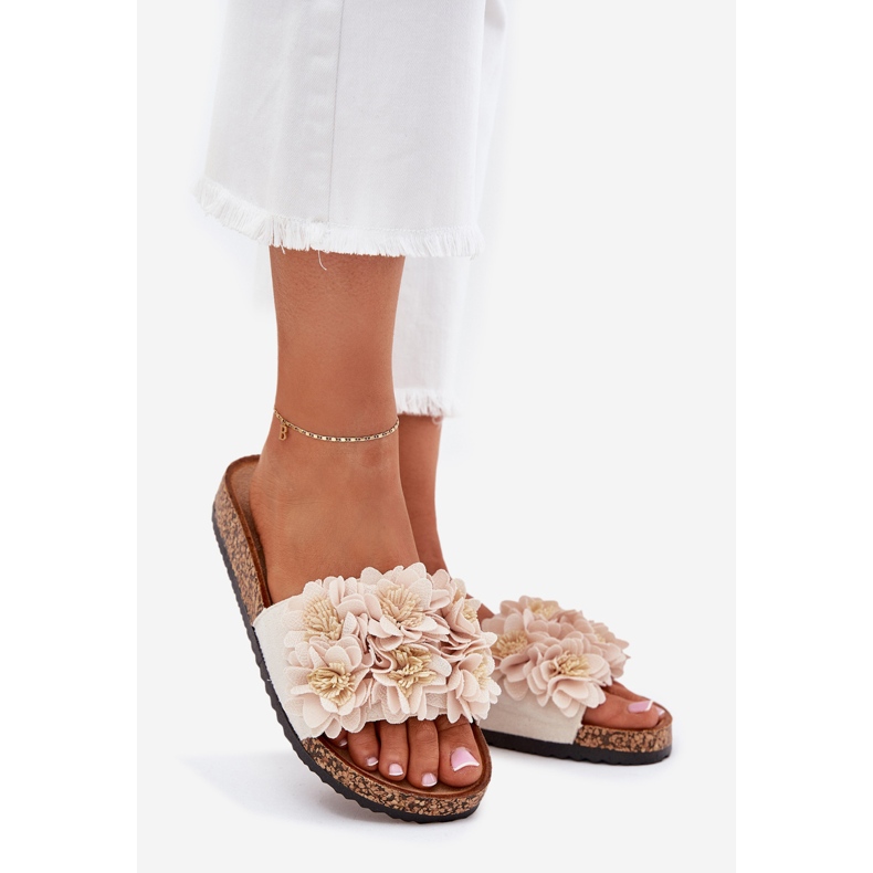 Női papucs lepattanó egy parafa talpon, bézs virágokkal 1