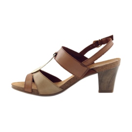 Caprice szandál női cipő díszítéssel 28307 barna sárga 2