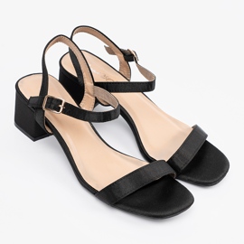 Shelvt Fekete szandál a poszton 1