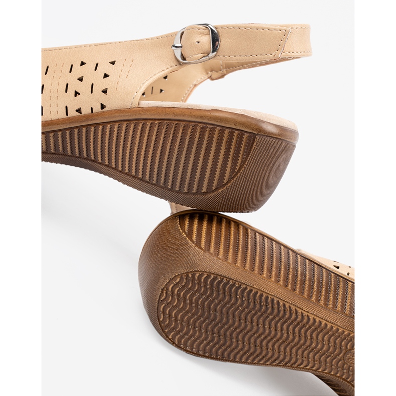 Shelvt Bézs áttört ékszandál 1