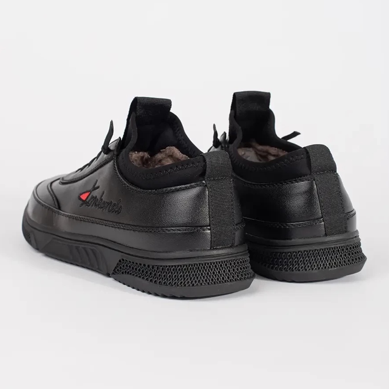 Fekete sportcipő szigetelt 1