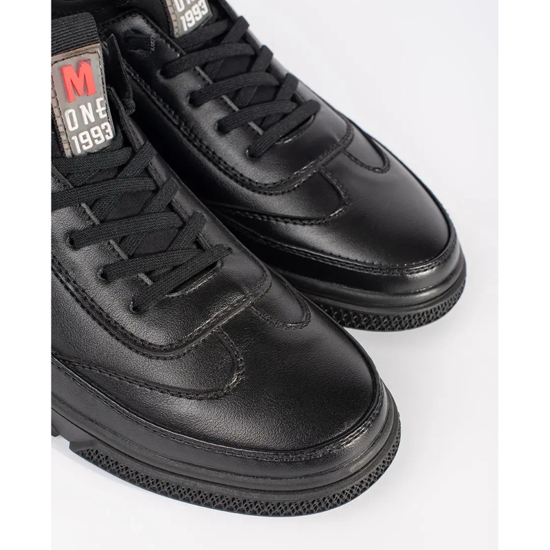 Fekete sportcipő szigetelt 2