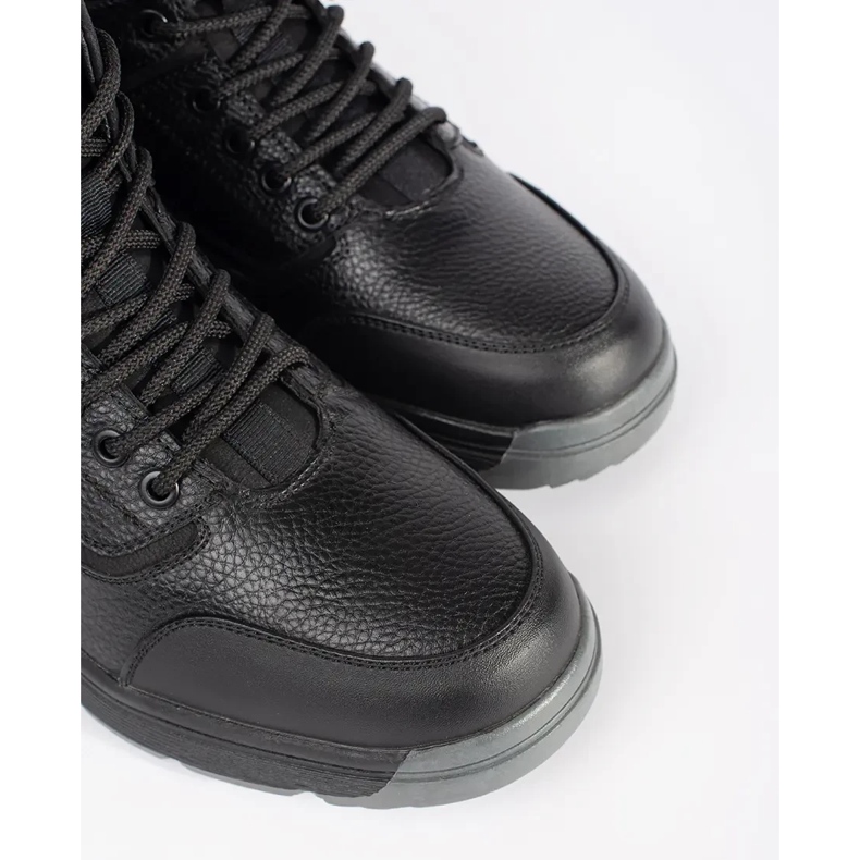 Magas szigetelt férfi csizma fekete 1