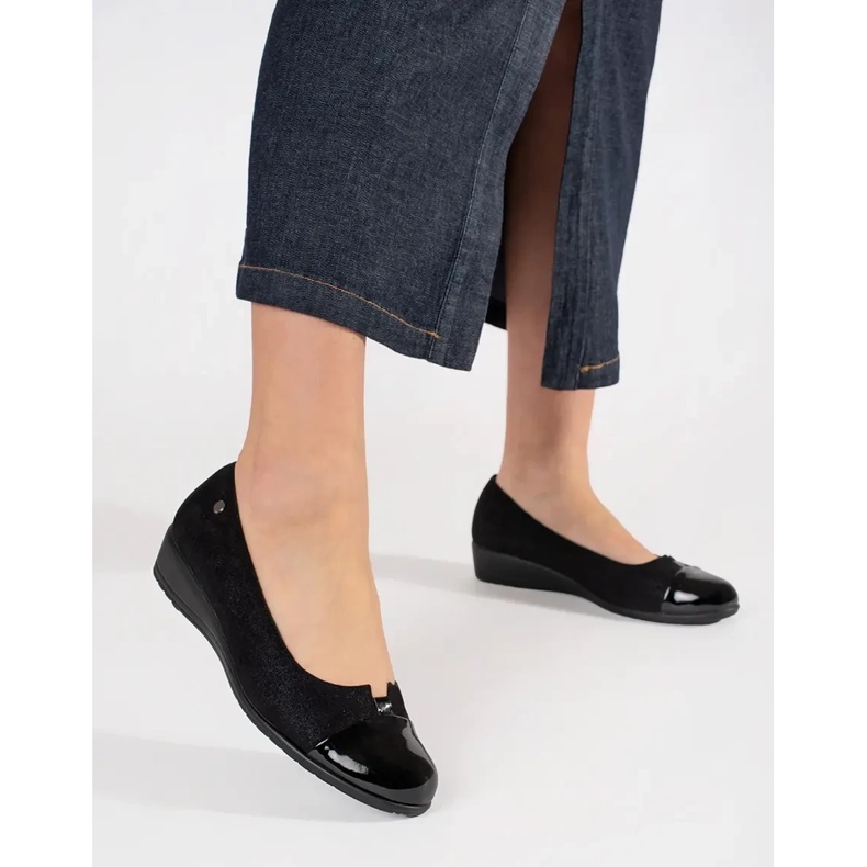 Goodin Fekete cipő lakkozott lábujjjal 1