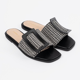 Goodin Tedeed szárnyak egy lapos fekete -fehér talpon 2