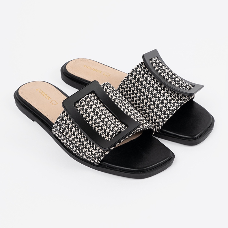 Goodin Tedeed szárnyak egy lapos fekete -fehér talpon 2