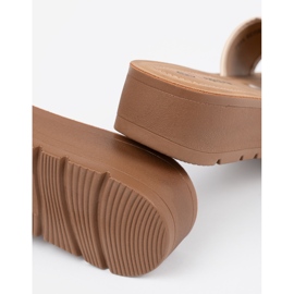 Seastar Golden bilincsel díszített papucs aranysárga 1 Seastar Golden bilincsel díszített papucs aranysárga 1