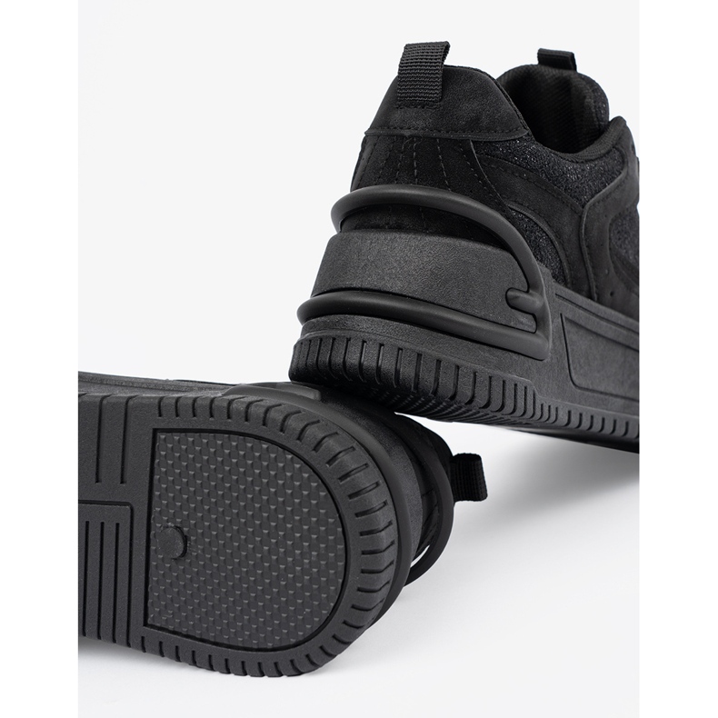 Női cipők fekete csipkével 1