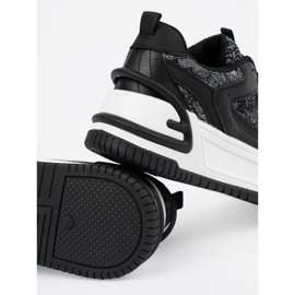 Női cipők fekete -fehér csipkével 1