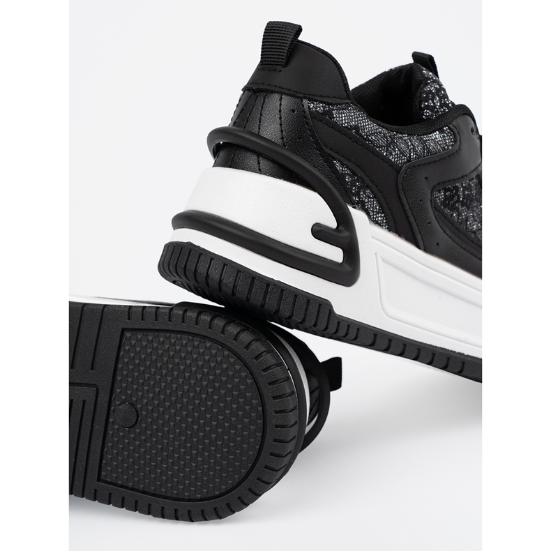 Női cipők fekete -fehér csipkével 1