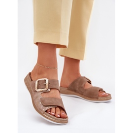 A női papucs flopok csatával és tépőzáras inblu mk000013 barna 2 A női papucs flopok csatával és tépőzáras inblu mk000013 barna 2