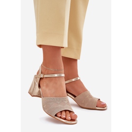 Női szandál arany sarkú arany sarkú cipővel aranysárga 1