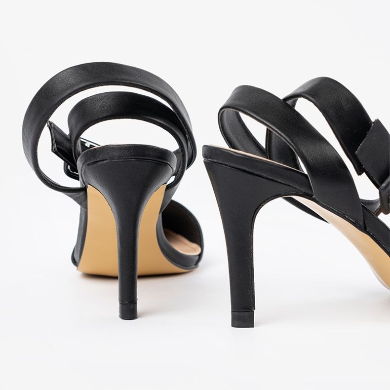 Fekete szivattyúk egy magas sarkon 2