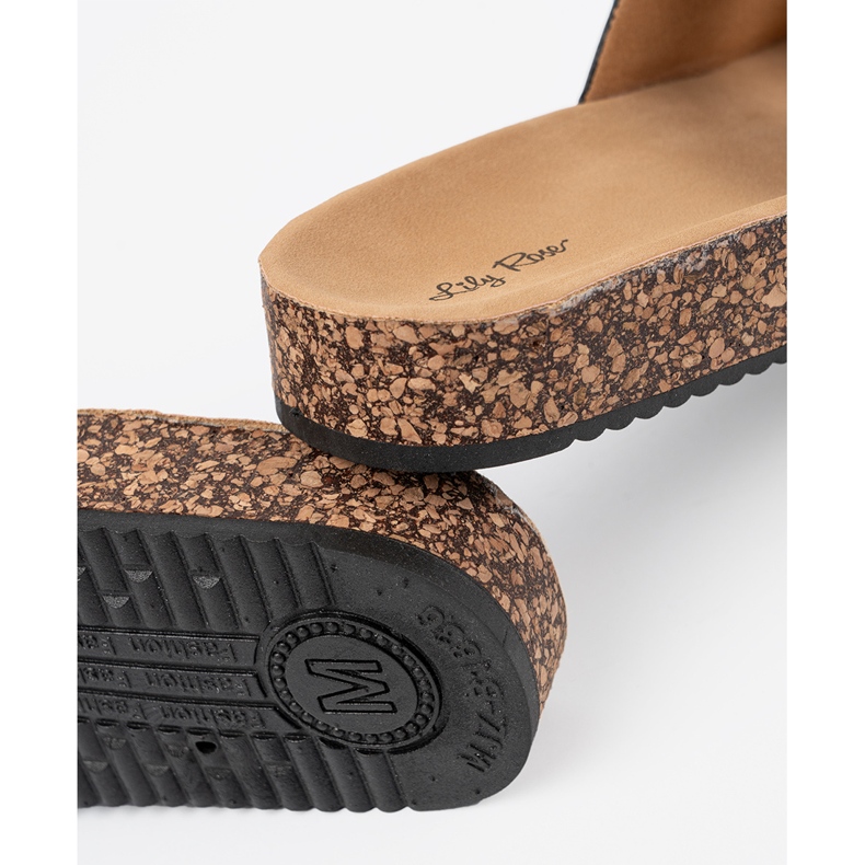 Shelvt Fekete profilú nőstény papucs csatokkal 1