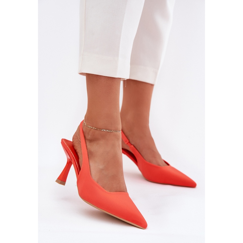 Női szandál egy narancssárga csapon 2