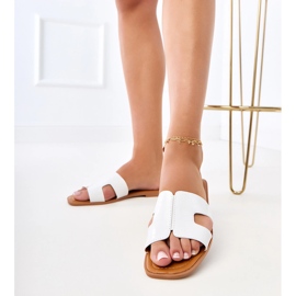 Fehér szárnyak egy lapos talpon, nyomással 2