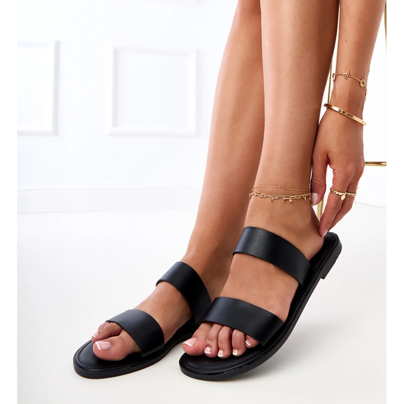 Fekete női papucs csíkokkal 2