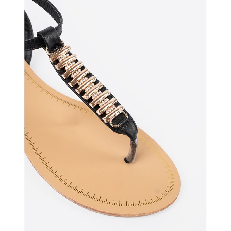 Fekete női szandál arany dekorációkkal 1