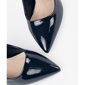 Sötétkék szivattyúk egy magas sarkú szivattyúk 1