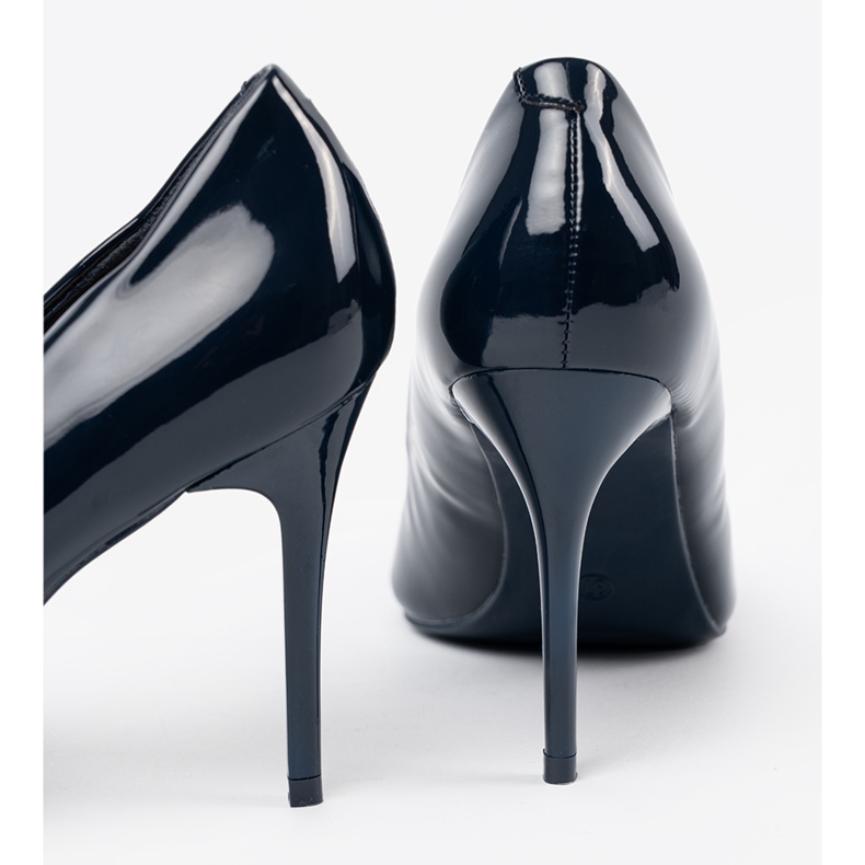 Sötétkék szivattyúk egy magas sarkú szivattyúk 2