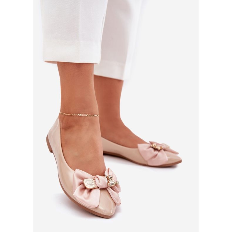 Festett balerinák íj és arany bross bézs 1