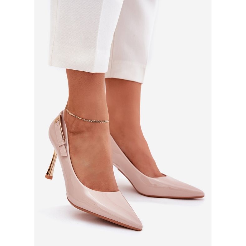 Festett sarkú, arany bézs bilincsel 1