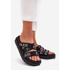 Női papucs flopok párizsi anyagcsíkokkal a platformon fekete 1