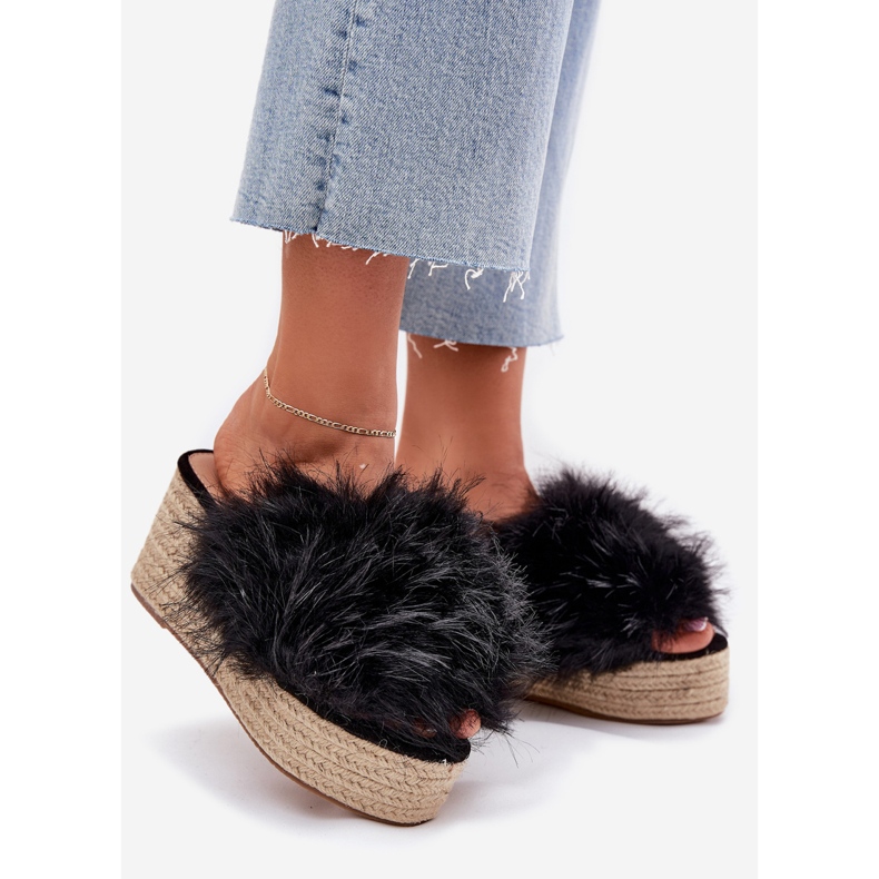 A női papucskék ékkel szőrme és fonás fekete 1