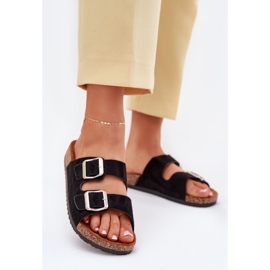 Női papucs egy parafa platformon, fekete bilincsekkel 2