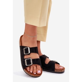 Női papucs egy parafa platformon, fekete bilincsekkel 1