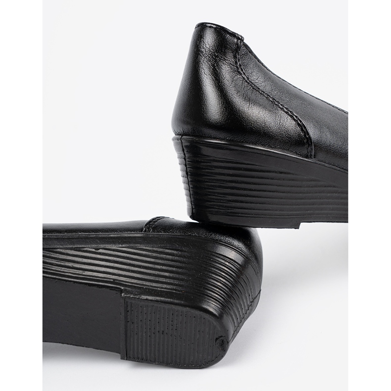 Női cipő dekoratív hímzéssel fekete 2