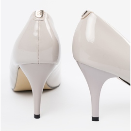 Goodin Világosszürke lakkozott női magas sarkú cipő 1