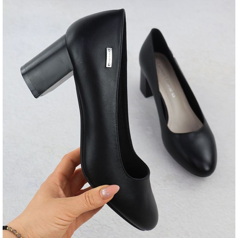 Szivattyúk a fekete Sergio Leone PB178 oszlopon 1