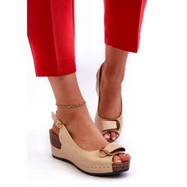 Női könnyű szandál a kényelmi cipő bézs ékén 3