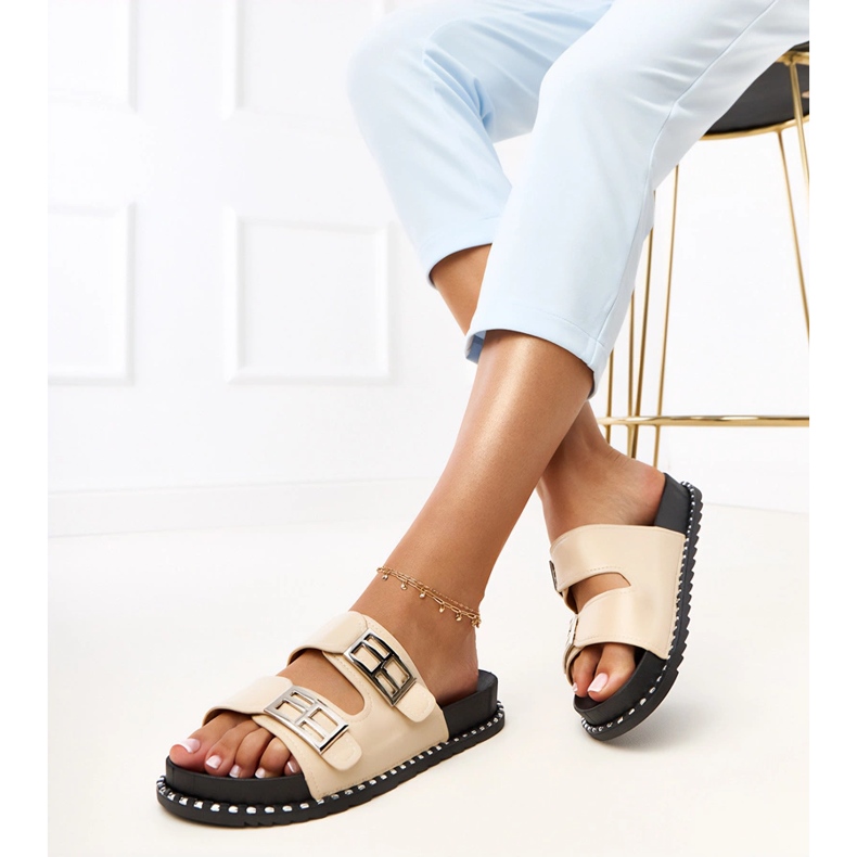 Bézs flip flopok a blau platformon 1