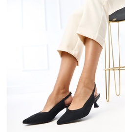 Fekete anyagszivattyúk alacsony sarkú cassie -val 2