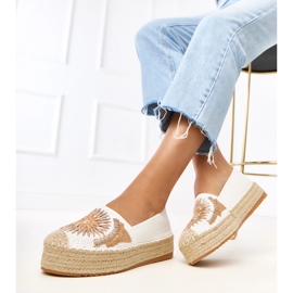 Fehér espadrilles hímzéssel a Lorin platformon 2 Fehér espadrilles hímzéssel a Lorin platformon 2