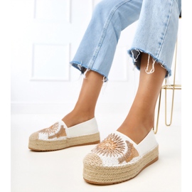 Fehér espadrilles hímzéssel a Lorin platformon 1 Fehér espadrilles hímzéssel a Lorin platformon 1