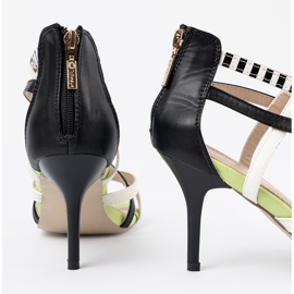 Shelvt Szandál egy csíkos csapon sokszínű 2