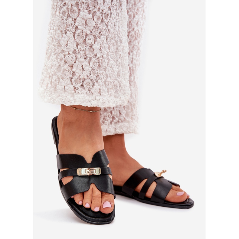 Boto Lapos női papucs flopplopokkal és arany részletekkel fekete kerenza 1