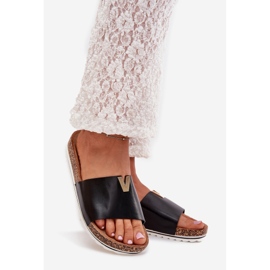 Boto Női papucs flopok egy parafa platformon, dekoratív részletekkel, fekete Vessira 1