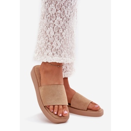 Boto Női papucs flopok a platformon Eco Suede Dark Bézs Jorina -val 1 Boto Női papucs flopok a platformon Eco Suede Dark Bézs Jorina -val 1