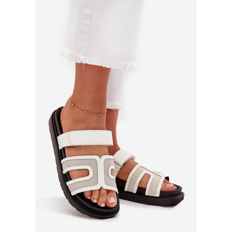 Boto A női papucs a platformon tépőzáras Kovira -val fehér 1