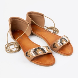 Shelvt Barna románok színes gyöngyökkel 1