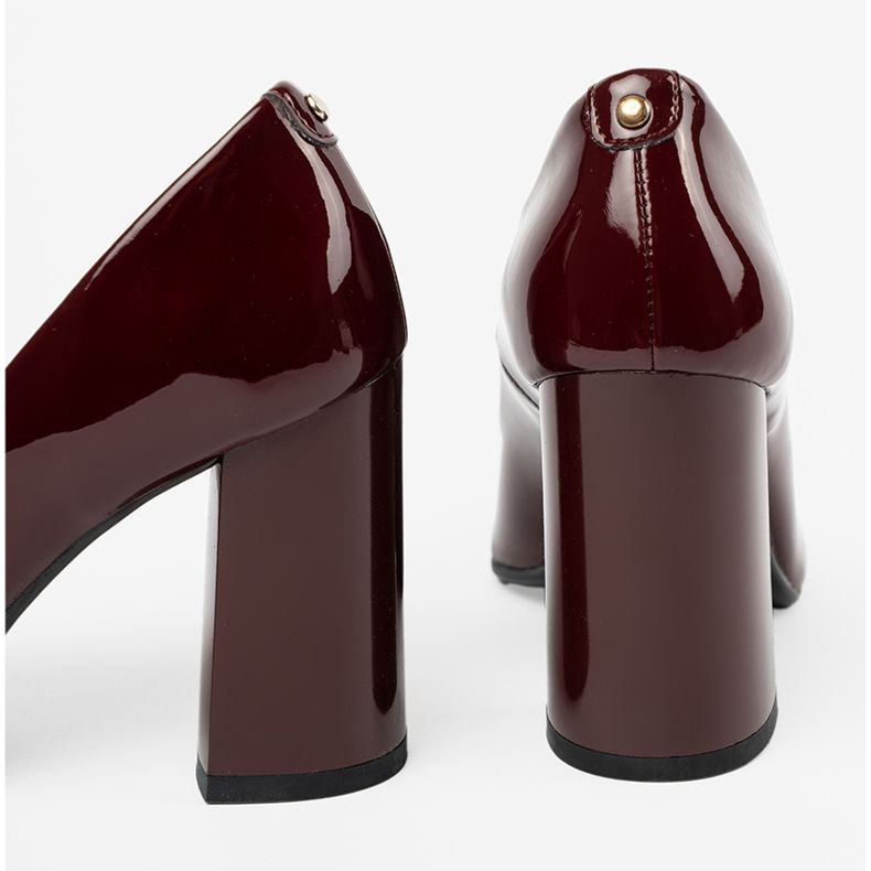 Shelvt Lakos szivattyúk a Burgundy oszlopon piros 2