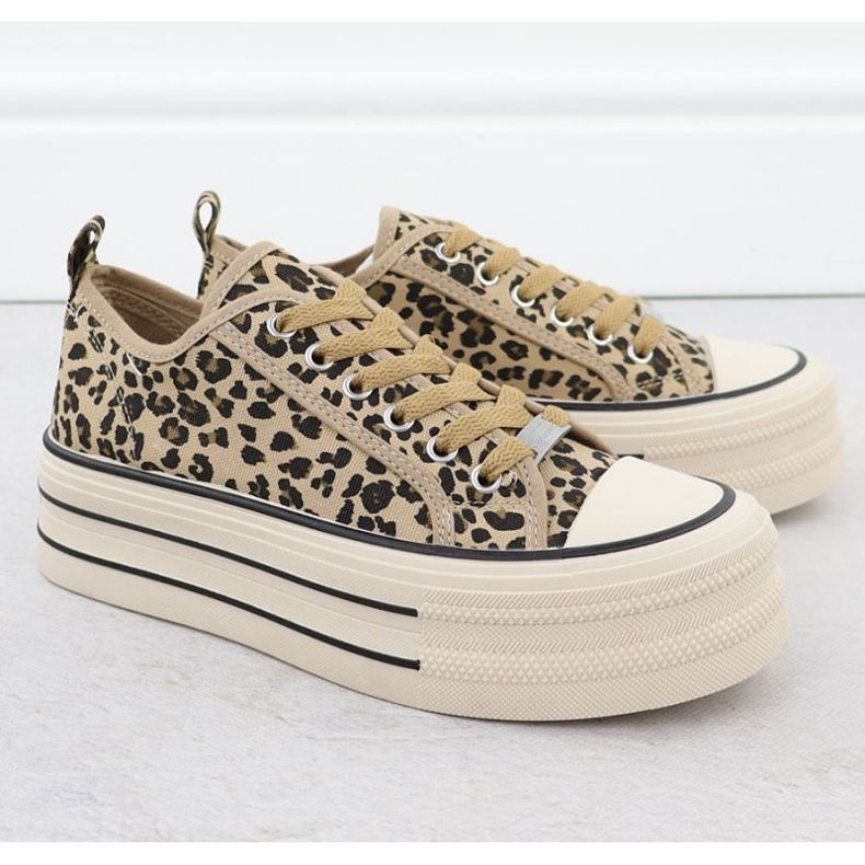 News Hírek cipők a platformon 9157 EVE512 -ben barna 2