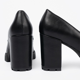 Shelvt Fekete Loays egy csapda talppal rendelkező bejegyzésen 2